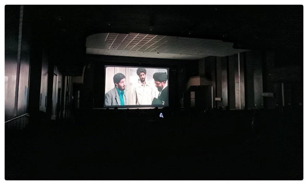فعالان فرهنگي در بجنورد پاي تماشاي فيلم "ضد" نشستند